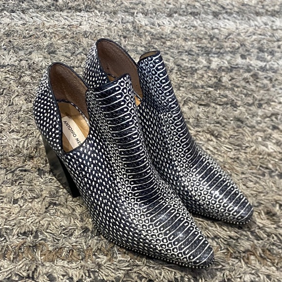 ANTONIO MELANI Shoes - Antonio Melani Madee Ankle Boots sz 8